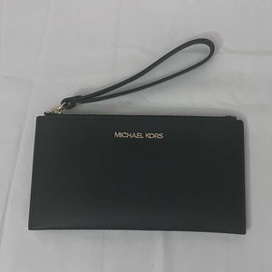 MICHAEL KORS Jet Set Zip Wristlet